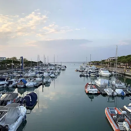 Near The In Lignano Διαμέρισμα